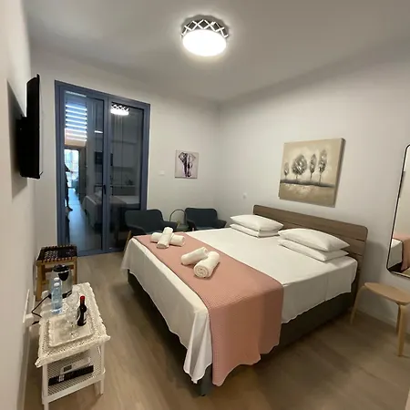 Le Voyageur By The Sea - Furnished Apartment Larnaca