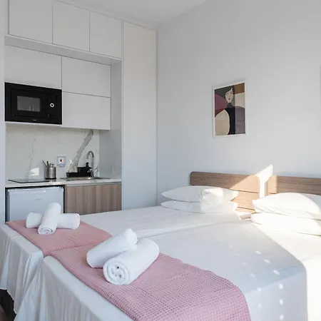 Le Voyageur By The Sea - Furnished Apartment Larnaca
